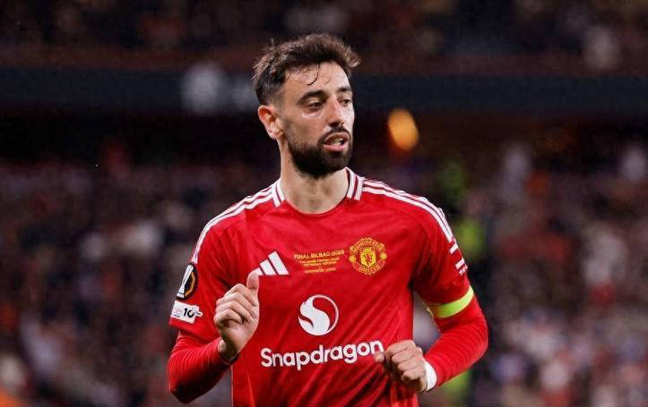 最难评价的豪门队长！曼联战绩关乎B费未来，沙特俱乐部紧追不放